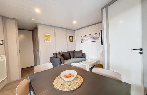 Jullouville Ski Chalet | Chalet de standing pour 4 pers., piscine couverte et chauffée, à deux pas de la plage, Wi-Fi gratuit - FR-1-361-515