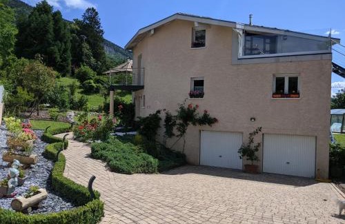 Collonges-sous-Saleve Apartment | Chalet de TARA - Grand appartement esprit chalet - piscine chauffée - Genève