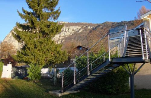 Collonges-sous-Saleve Apartment | Chalet de TARA - Grand appartement esprit chalet - piscine chauffée - Genève