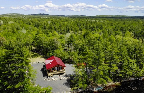 Queens House | Chalet directly on the lake, central storage, incl. access to private island