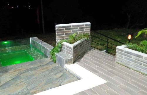La Chapa House | Chalet en el Campo muy Discreto con Jakuzzi a Temperatura Termal y Piscina Fría