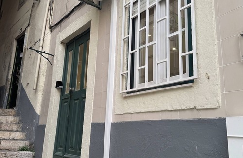 Lisbon Old Town Ski Chalet | Chalet for 5 in the city center