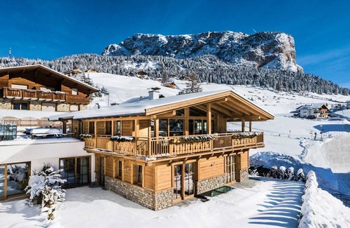 Dienten am Hochkoenig Apartment | Chalet in Dienten with Ski-In Access & Pool