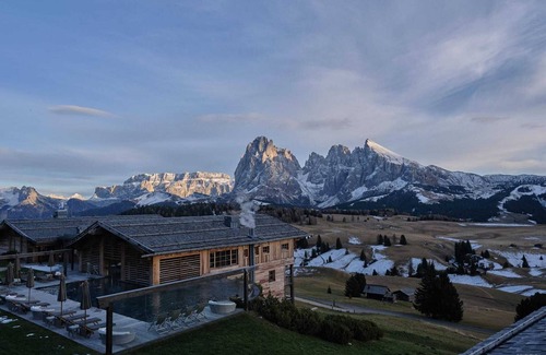 Dienten am Hochkoenig Apartment | Chalet in Dienten with Ski-In Access & Pool