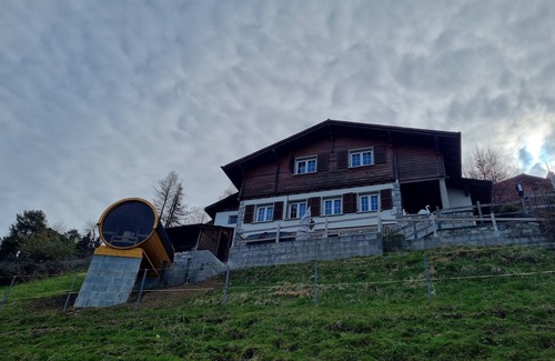 Glion House | Chalet in Montreux mit Gartenhaus, Jacuzzi, Sauna und Einmaliger Aussicht!