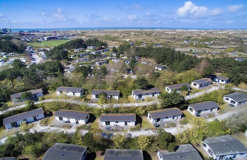 Egmond aan Zee Ski Chalet | Chalet in Netherlands with Open Garden