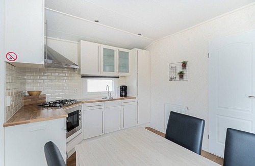 Baarle-Nassau Ski Chalet | Chalet in Parc de Kievit with Large Garden