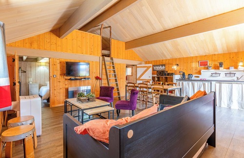 Reaux sur Trefle Ski Chalet | CHALET IN THE VINEYARDS, 5 minutes from Jonzac Antilles