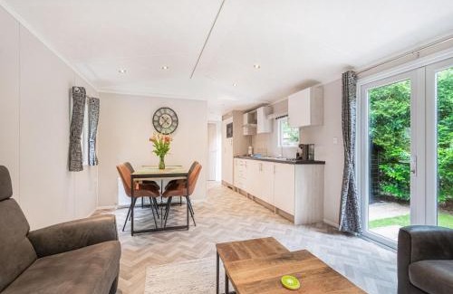Vledder House | chalet in the woods with pool, cleaning included