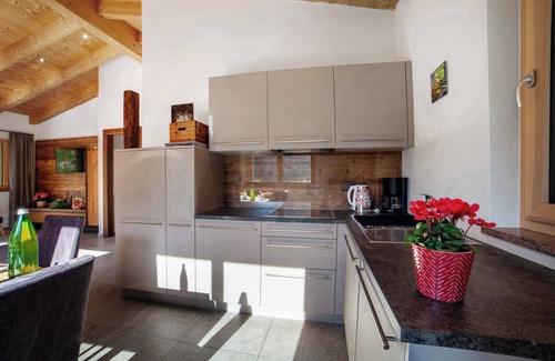 Rifiano House | Chalet 'Jasmin' with Mountain View, Shared Pool and Wi-Fi