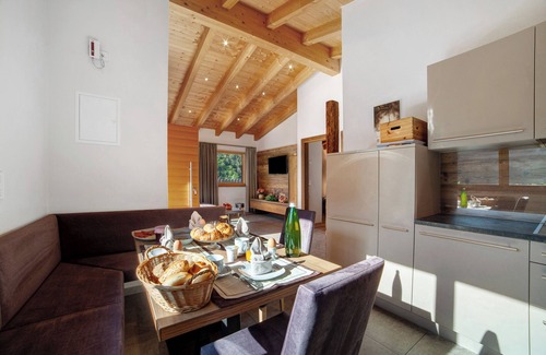 Rifiano House | Chalet 'Jasmin' with Mountain View, Shared Pool and Wi-Fi