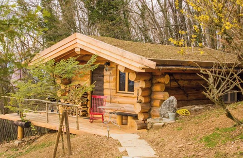 Collonges-sous-Saleve Ski Chalet | Chalet 'La Thuile' with Mountain View, Wi-Fi and Air Conditioning