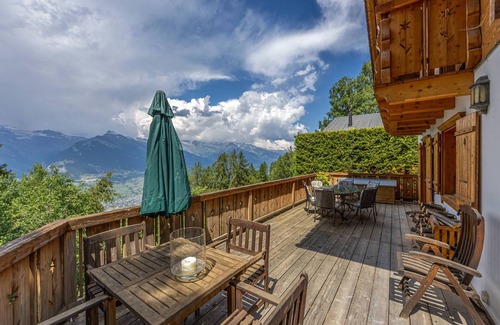 Saint-Pierre-de-Clages Ski Chalet | Chalet La Vue - hammam, pet friendly, amazing view