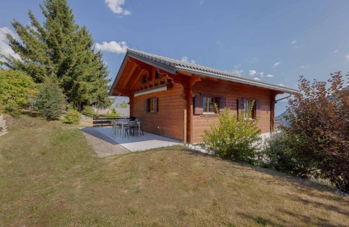 Mayens-de-Riddes Ski Chalet | Chalet Les Crus - Three Bedroom Chalet, Sleeps 6