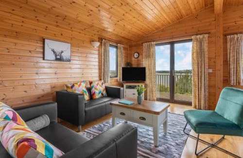 Kinross Ski Chalet | Chalet Loch Side Lodge 8 by Interhome