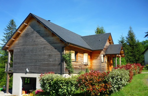 Ambrugeat Ski Chalet | Chalet on the shore of Lake Séchemailles