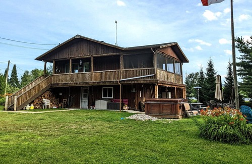 Notre-Dame-de-Pontmain House | Chalet Pura Vida on Poisson Blanc