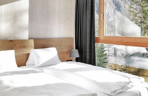 Großdorf Ski Chalet | Chalet Resort in Kals am Großglockner with Balcony
