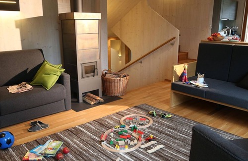 Großdorf Ski Chalet | Chalet Resort in Kals am Großglockner with Balcony