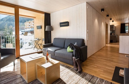 Großdorf Ski Chalet | Chalet Resort in Kals am Großglockner with Balcony
