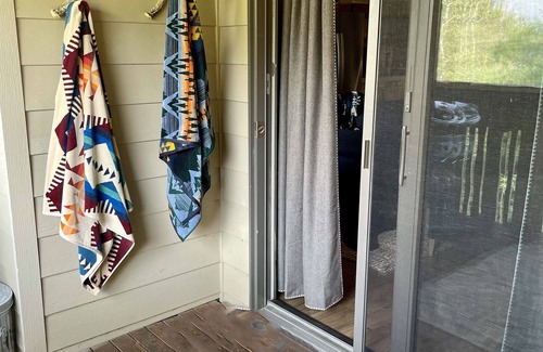 Moose Wilson Road House | Chalet Retreat w Mountain View’s in Jackson Hole