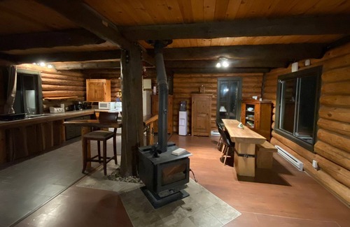 Mandeville Ski Chalet | Chalet rustique en bois rond avec splendide vue sur la vallée