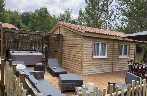 Chalabre Ski Chalet | Chalet/Spa and private lake