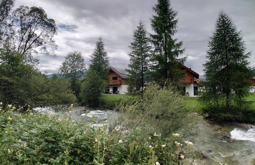 Mariapfarr Ski Chalet | Chalet Speiereck 1 Mountain Nest Rentals Bedroom with mountain view