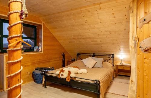 Benesov nad Cernou Ski Chalet | Chalet Srub Pohodář by Interhome