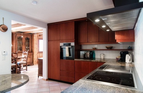 Chironico Apartment | Chalet-style apartment between walking and bouldering (CHALET NUCLEO 12)