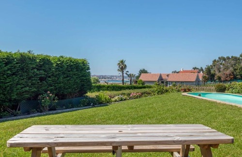 Ribamontan al Mar Ski Chalet | Chalet Susi Suites in Somo, sun, beach and views