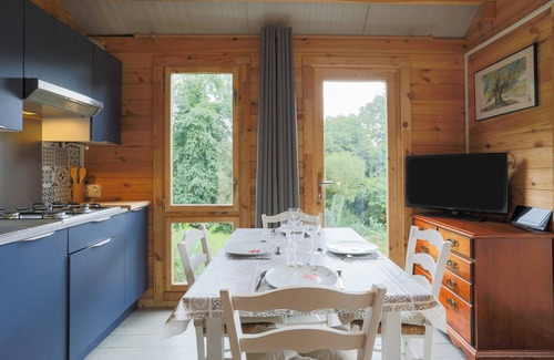 Plouegat-Moysan Ski Chalet | Chalet 'Ty Koad' with Shared Terrace and Shared Garden