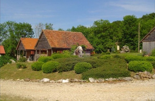 Ternant Ski Chalet | Chalet ' VERT ' in the heart of the Burgundy countryside
