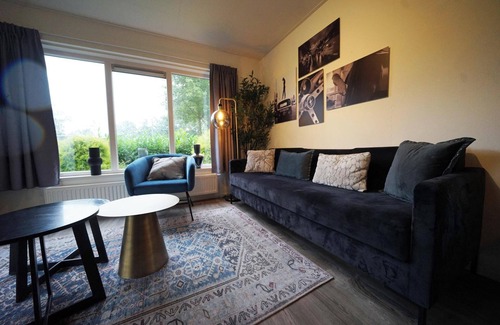 Velsen-Zuid House | Chalet with 2 bedrooms and a terrace