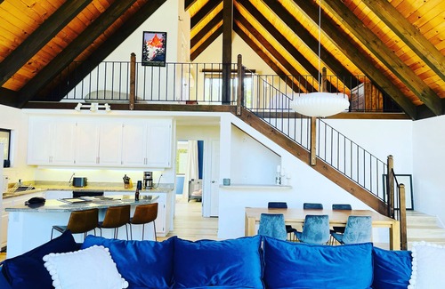 South Lake Tahoe Cabin | Chalet with amazing views! Close to golf, skiing, lake and hiking/biking trials.