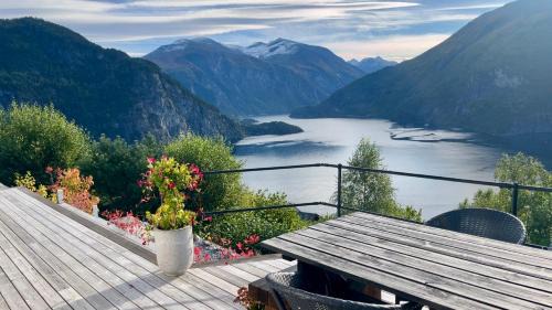 Valldal Ski Chalet | Chalet with amazing fjord view in Lingåsen