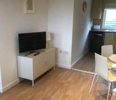 Bacton Ski Chalet | Chalet With Free Wifi At Rainbows End Near A Lovely Norfolk Beach Ref 31002R