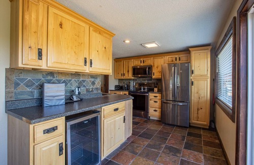 Lampe House | Chalets Resort Lakefront Cottage 4~Free Amenities~Amazing views~Kayaks~2 Pools