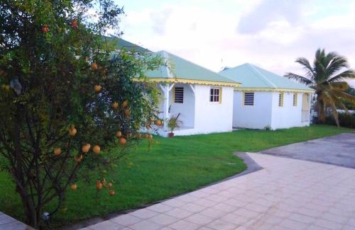 Damencourt House | Chaleureuse maison au Moule avec piscine partagée