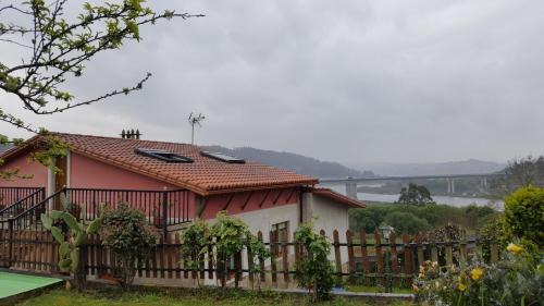 Callobre House | CHALT EN MIÑO CON VISTAS AL MAR