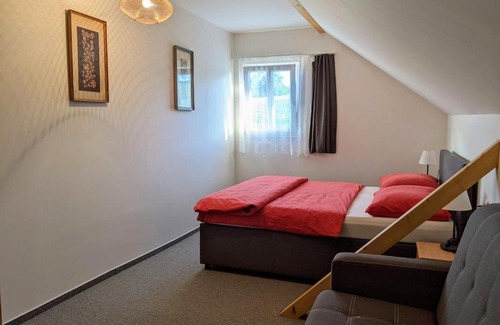 Dolni Bousov House | Chalupa u rybníka Střehom