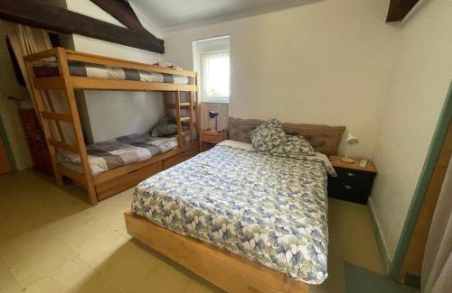 Confolens Bed & Breakfast | chambre 4 personnes avec entrée indépendante , grand parking, salle de bain, wc