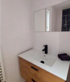 Vitre House | Chambre avec Salle d'eau privée