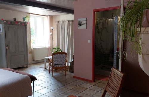 Saint-Romain-de-Benet Bed & Breakfast | Chambre D'hôtes Spacieuse Entre Terre et mer Dans la Campagne Paisible