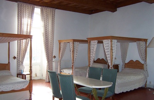 Trausse Bed & Breakfast | Chambre d'hôte "Guiraude de Saïx" in the château de Paulignan