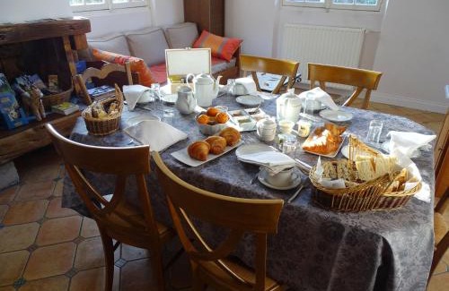 Ligny-le-Ribault Bed & Breakfast | Chambre familiale avec Wi-Fi inclus, petit-déjeuner et espace convivial - FR-1-590-473
