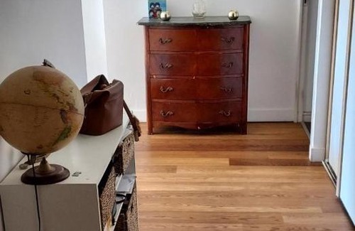 Mandelieu-La-Napoule House | chambre lit 2 personnes dans appartement du logeur