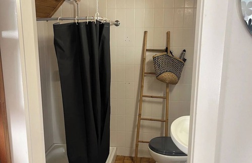 Chatel-Saint Denis Bed & Breakfast | Chambre, Salle de Bain et Toilettes Privatifs Dans Appartement à 2 pas du lac