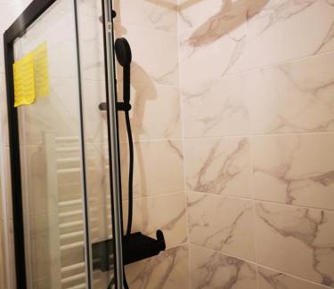 Saint-Ouen-l'Aumone House | Chambre simple