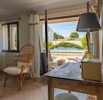 Chateauneuf-de-Gadagne Bed & Breakfast | CHAMBRES D'HÔTES L'Oréliane en Provence Adults Only